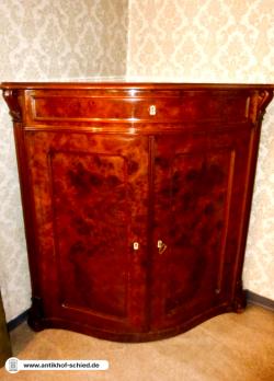 Antiker Nussbaum Eckschrank Louis-Philippe, um 1850/60