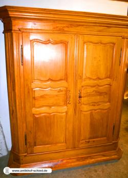 Antiker Schrank / Antiker Spätbarock Schrank Nussbaum um 1860/80